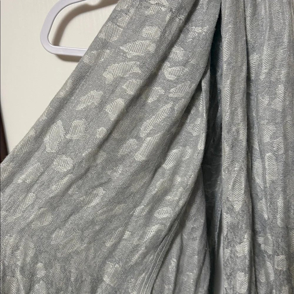 Elegant Gray Textured Scarf